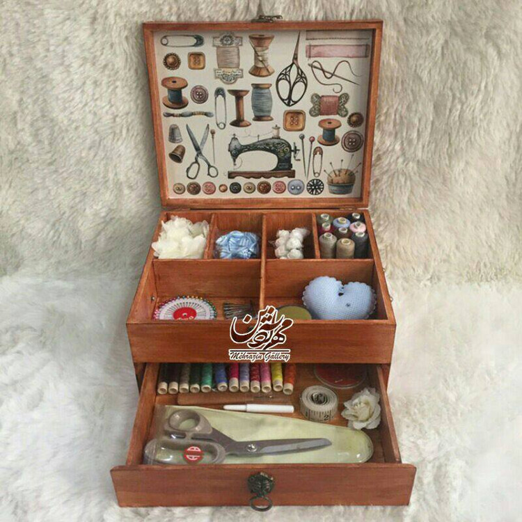جعبه خیاطی چوبی ۲ طبقه گالری مهرآذین با قسمت بندی و کشو کد ۱۹۰