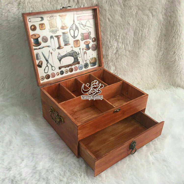 جعبه خیاطی چوبی ۲ طبقه گالری مهرآذین با قسمت بندی و کشو کد ۱۹۰