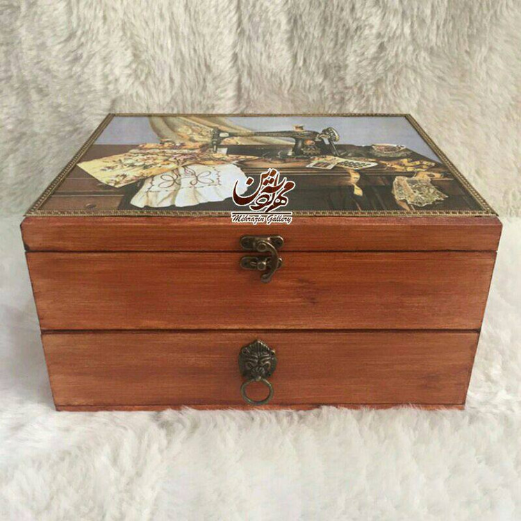 جعبه خیاطی چوبی ۲ طبقه گالری مهرآذین با قسمت بندی و کشو کد ۱۹۰