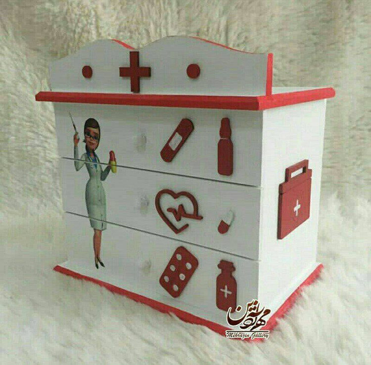 سه کشو تاجدار چوبی کمکهای اولیه گالری مهرآذین کد ۱۰۹