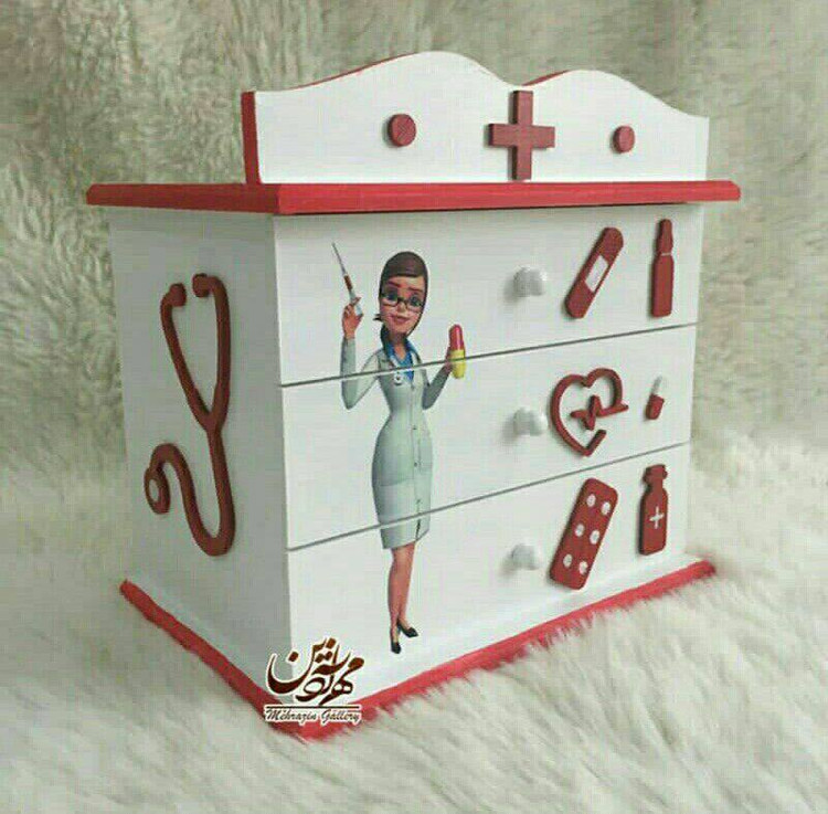 سه کشو تاجدار چوبی کمکهای اولیه گالری مهرآذین کد ۱۰۹