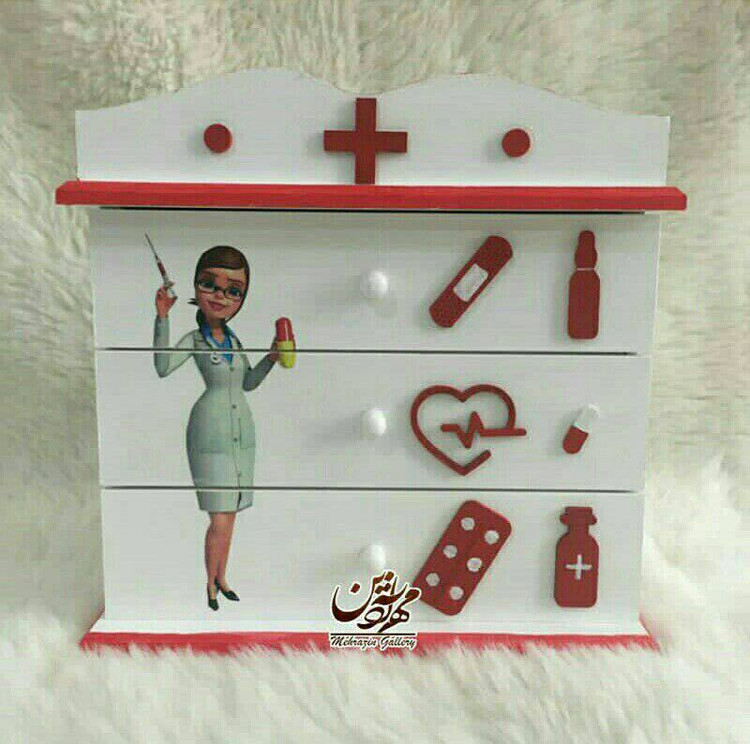 سه کشو تاجدار چوبی کمکهای اولیه گالری مهرآذین کد ۱۰۹