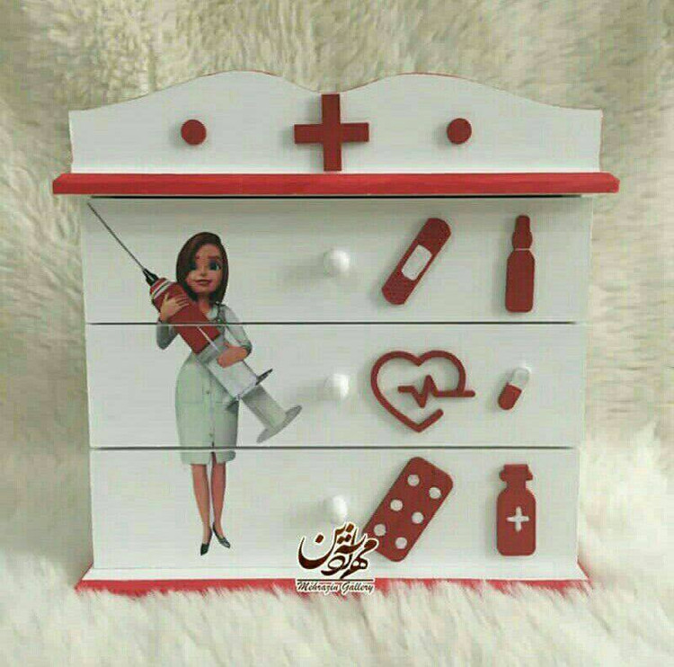 سه کشو تاجدار چوبی کمکهای اولیه گالری مهرآذین کد ۱۰۷