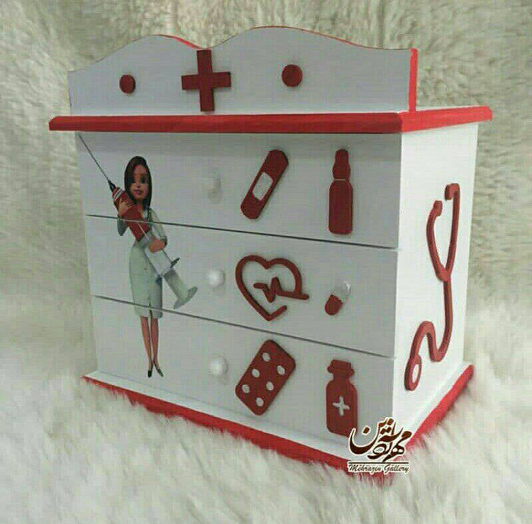 سه کشو تاجدار چوبی کمکهای اولیه گالری مهرآذین کد ۱۰۷