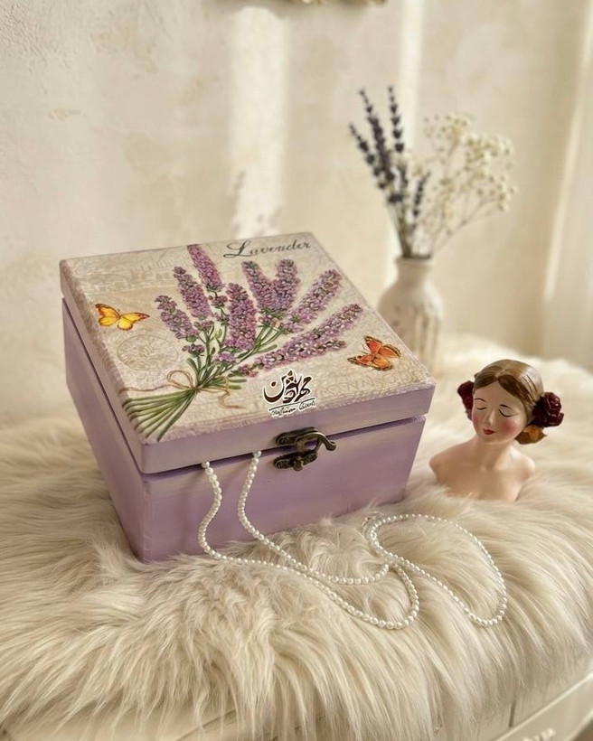 جعبه هدیه چوبی طرح سنبل بنفش گالری مهرآذین