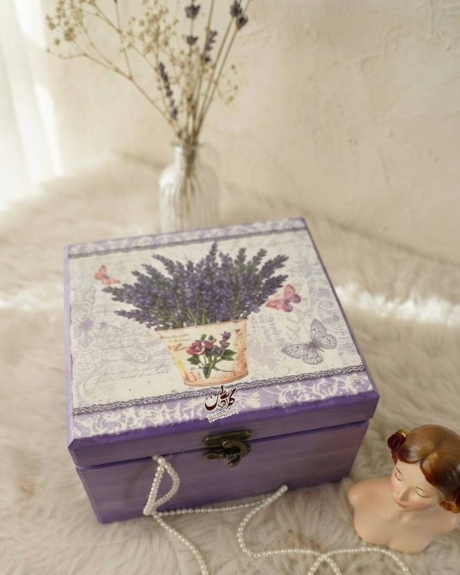جعبه هدیه چوبی طرح گل بنفش گالری مهرآذین