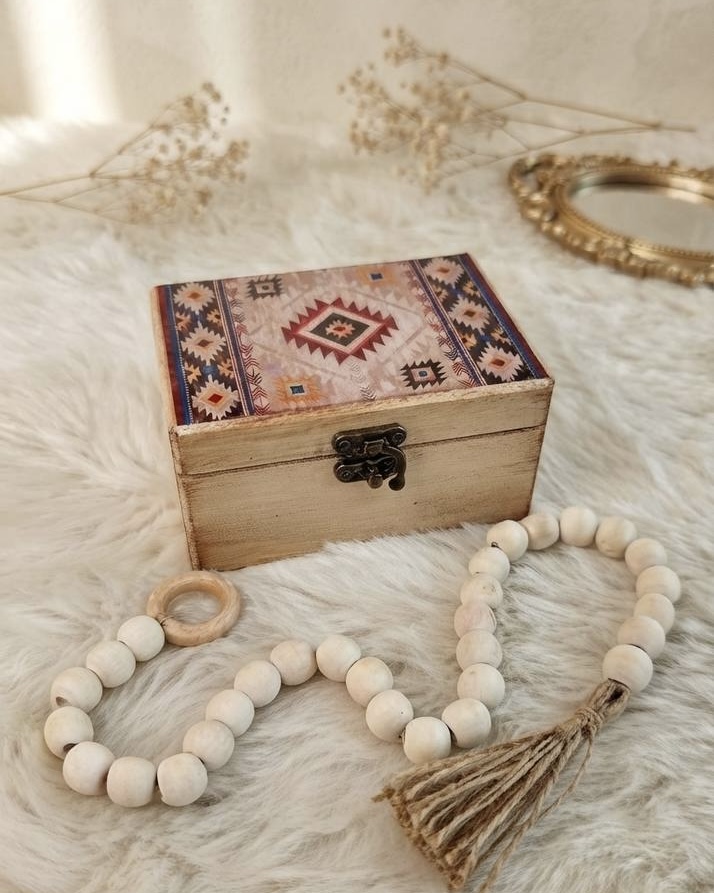 جعبه هدیه چوبی طرح‌ سنتی گالری مهرآذین