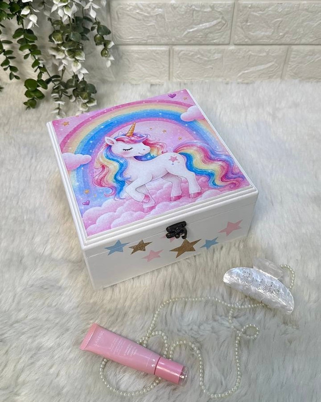 جعبه چوبی دخترانه گالری مهرآذین طرح اسب تک شاخ کد ۱۳۶